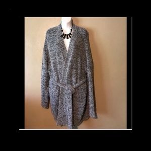 Wonderly size 2X gray black sweater w/belt